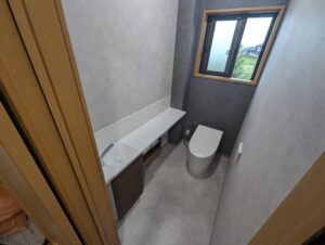 経年劣化したトイレをモダンに改修