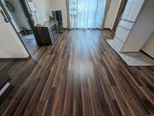 表面が剥がれてきたフローリングの改修