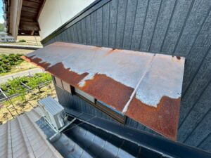 錆びた庇板金のやり替え